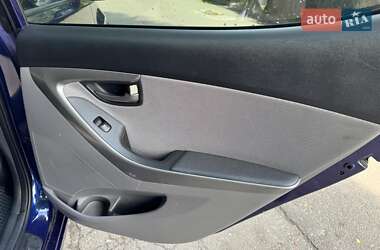 Седан Hyundai Elantra 2013 в 