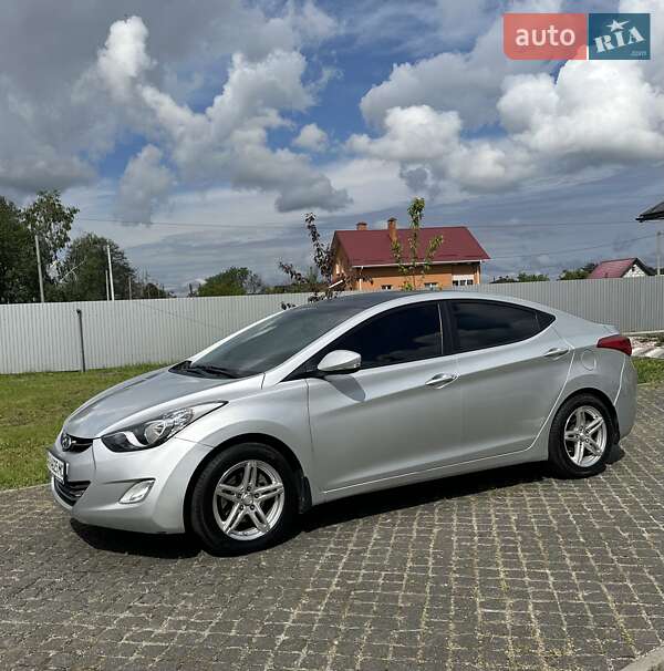Седан Hyundai Elantra 2011 в 