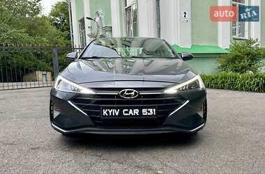 Седан Hyundai Elantra 2019 в 