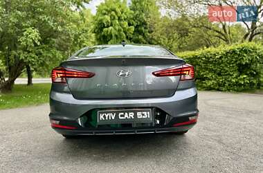 Седан Hyundai Elantra 2019 в 