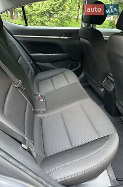 Седан Hyundai Elantra 2019 в 