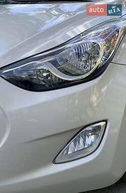 Седан Hyundai Elantra 2012 в 