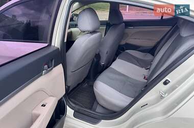 Седан Hyundai Elantra 2018 в 
