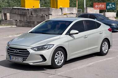 Седан Hyundai Elantra 2018 в 