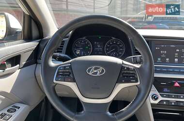 Седан Hyundai Elantra 2016 в 