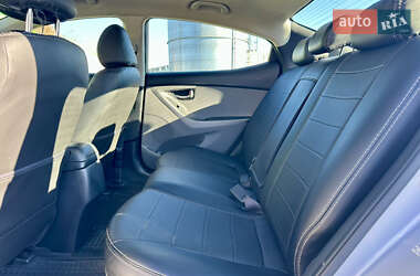 Седан Hyundai Elantra 2015 в 
