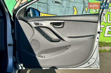 Седан Hyundai Elantra 2015 в 