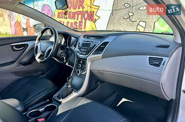 Седан Hyundai Elantra 2015 в 