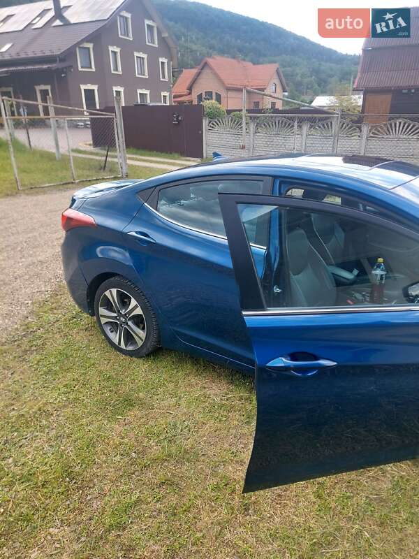 Седан Hyundai Elantra 2014 в Косові