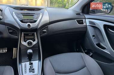 Седан Hyundai Elantra 2012 в 