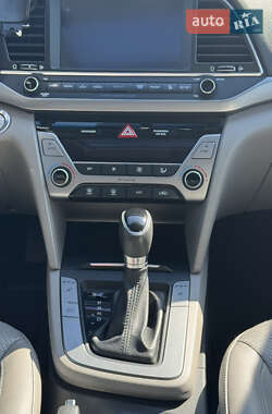 Седан Hyundai Elantra 2016 в 