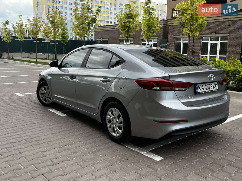 Седан Hyundai Elantra 2016 в Києві