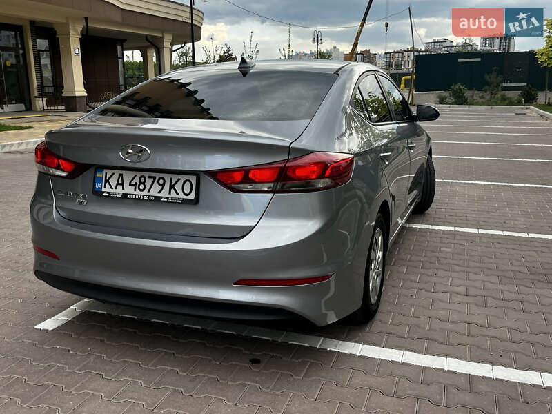 Седан Hyundai Elantra 2016 в Києві