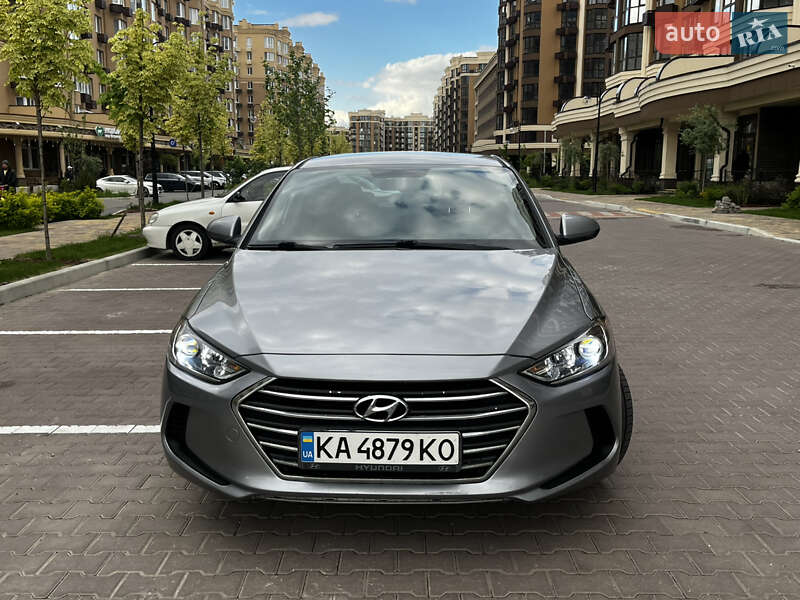 Седан Hyundai Elantra 2016 в Києві