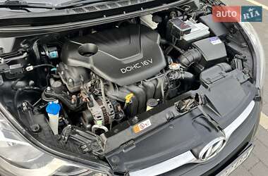 Седан Hyundai Elantra 2011 в 