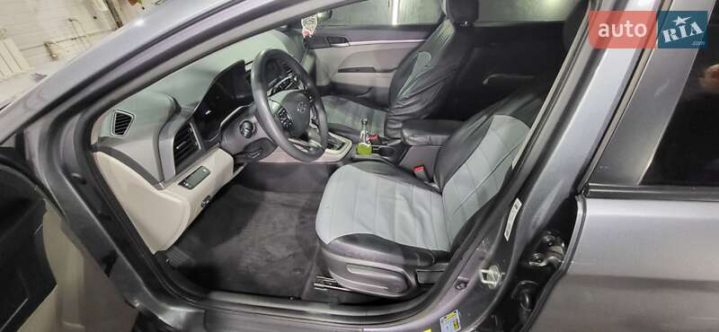Седан Hyundai Elantra 2018 в Киеве