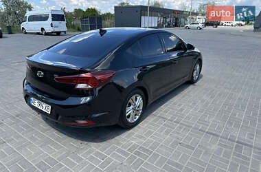 Седан Hyundai Elantra 2019 в 