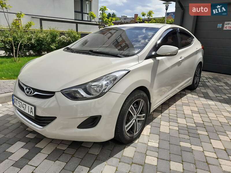 Hyundai Elantra 2011