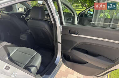 Седан Hyundai Elantra 2016 в 