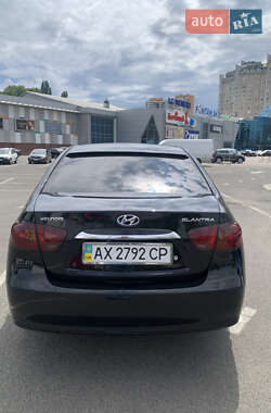 Седан Hyundai Elantra 2010 в 
