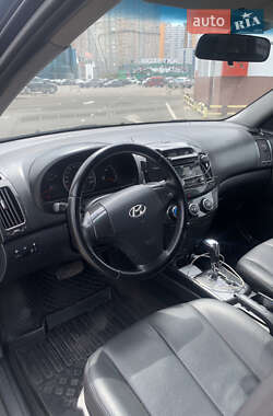 Седан Hyundai Elantra 2010 в 