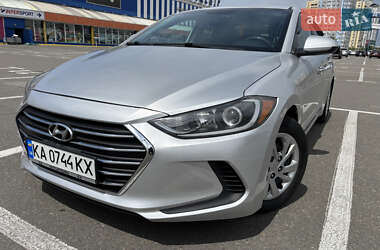 Седан Hyundai Elantra 2016 в Києві
