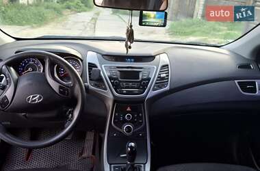 Седан Hyundai Elantra 2015 в 