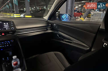 Седан Hyundai Elantra 2021 в 