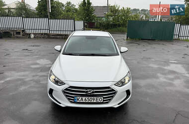 Седан Hyundai Elantra 2017 в 