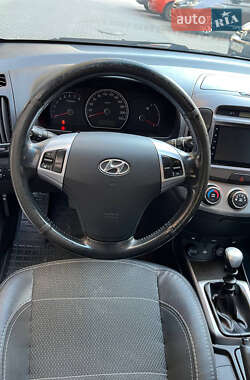 Седан Hyundai Elantra 2010 в 
