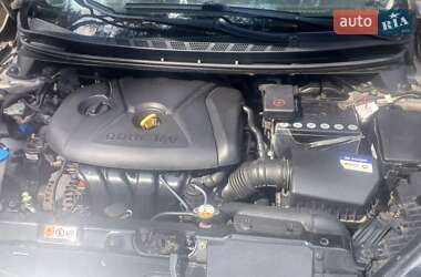 Седан Hyundai Elantra 2012 в 