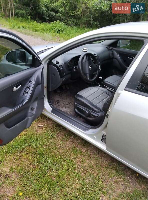 Седан Hyundai Elantra 2008 в Смеле