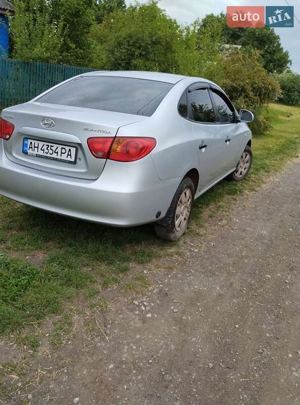 Седан Hyundai Elantra 2008 в Смеле