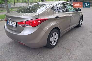 Седан Hyundai Elantra 2013 в 