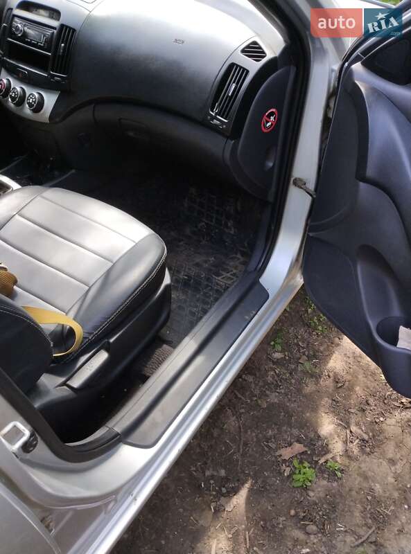 Седан Hyundai Elantra 2008 в Смеле