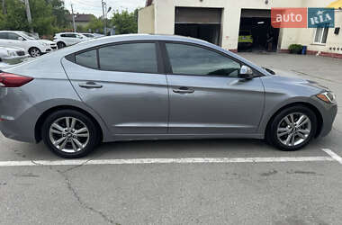 Седан Hyundai Elantra 2017 в 