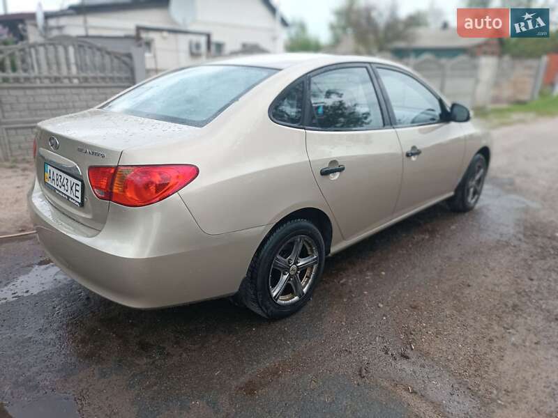 Седан Hyundai Elantra 2010 в Киеве