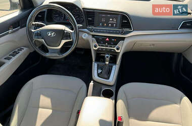 Седан Hyundai Elantra 2016 в 