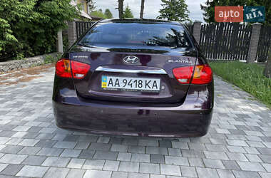 Седан Hyundai Elantra 2011 в 