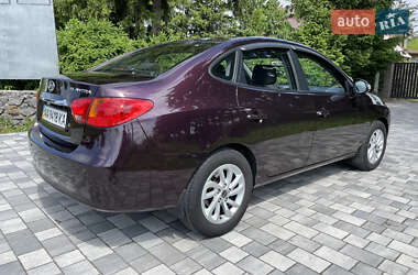 Седан Hyundai Elantra 2011 в 