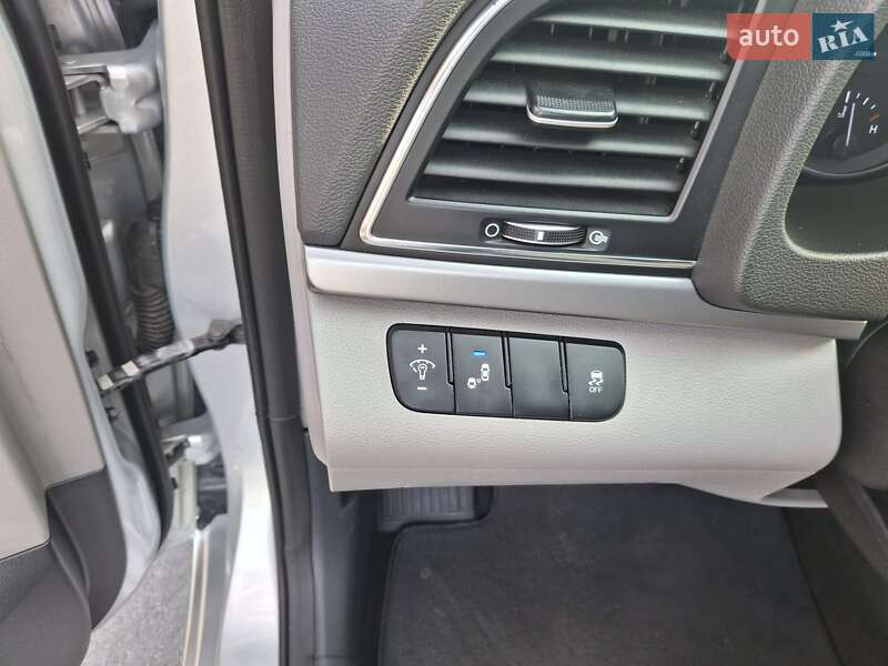 Седан Hyundai Elantra 2016 в Киеве