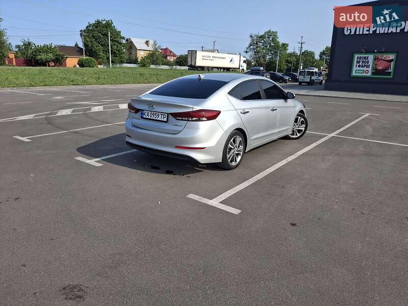Седан Hyundai Elantra 2016 в Киеве