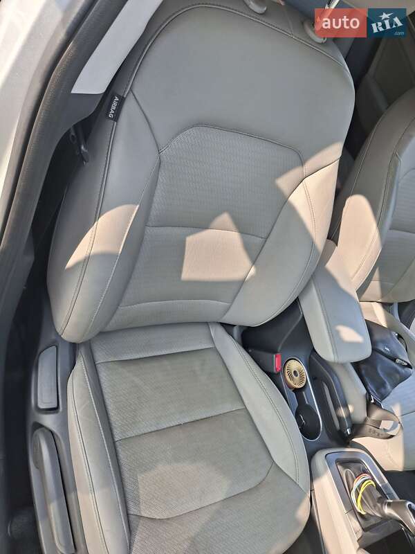 Седан Hyundai Elantra 2016 в Киеве