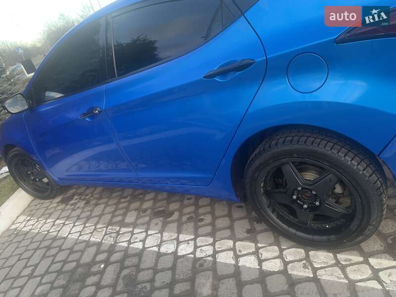 Седан Hyundai Elantra 2011 в Сколе