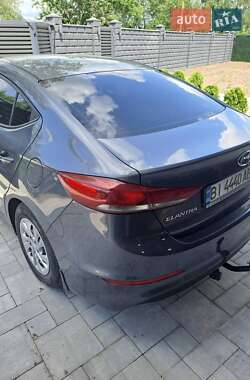 Седан Hyundai Elantra 2017 в 