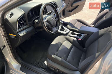 Седан Hyundai Elantra 2017 в 