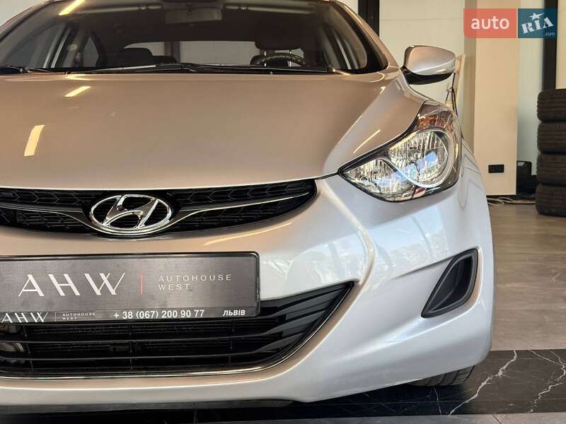 Седан Hyundai Elantra 2012 в Львове