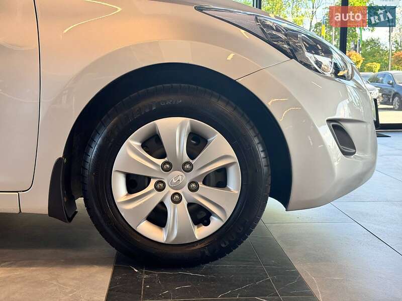 Седан Hyundai Elantra 2012 в Львове