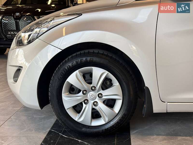 Седан Hyundai Elantra 2012 в Львове