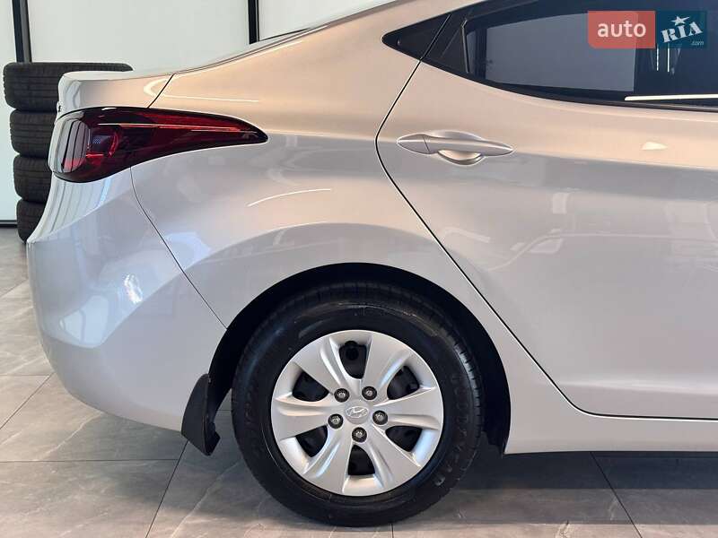 Седан Hyundai Elantra 2012 в Львове